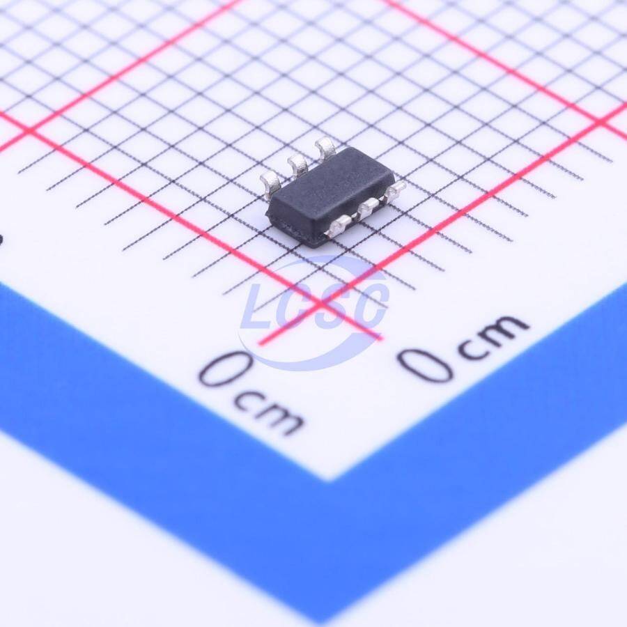 MICROCHIP PIC10LF320-I/OT - 2