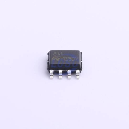 ST LM211DT - 3