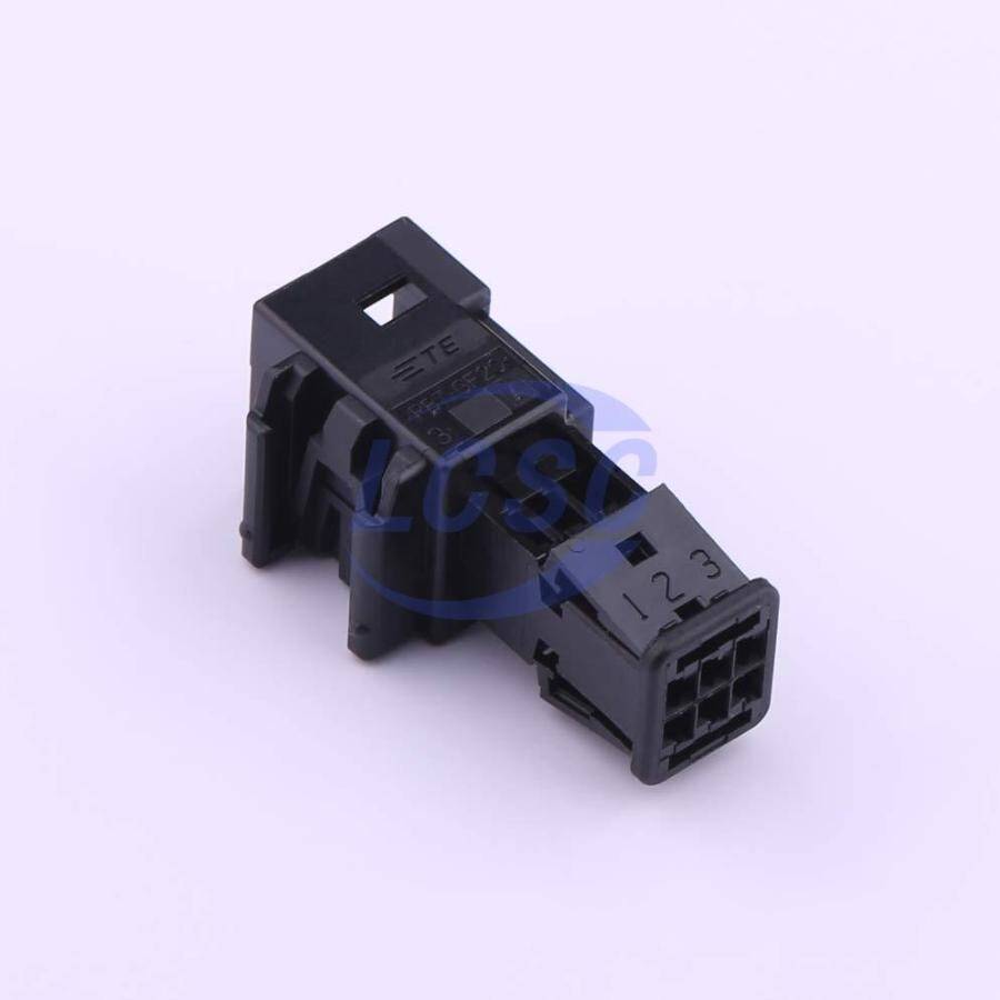 TE Connectivity 1379118-1 - 3