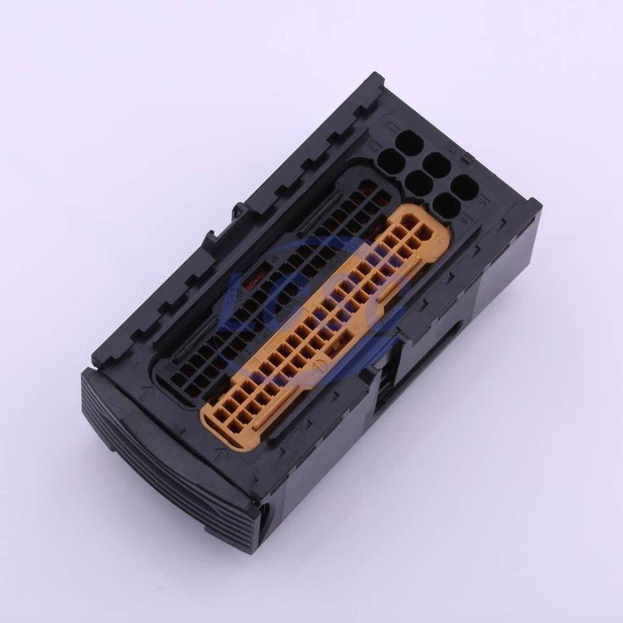 TE Connectivity 3-1355136-3 - 3